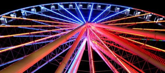 the St Louis Wheel lit up at night
